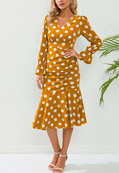 Vestido fruncido con estampado de lunares