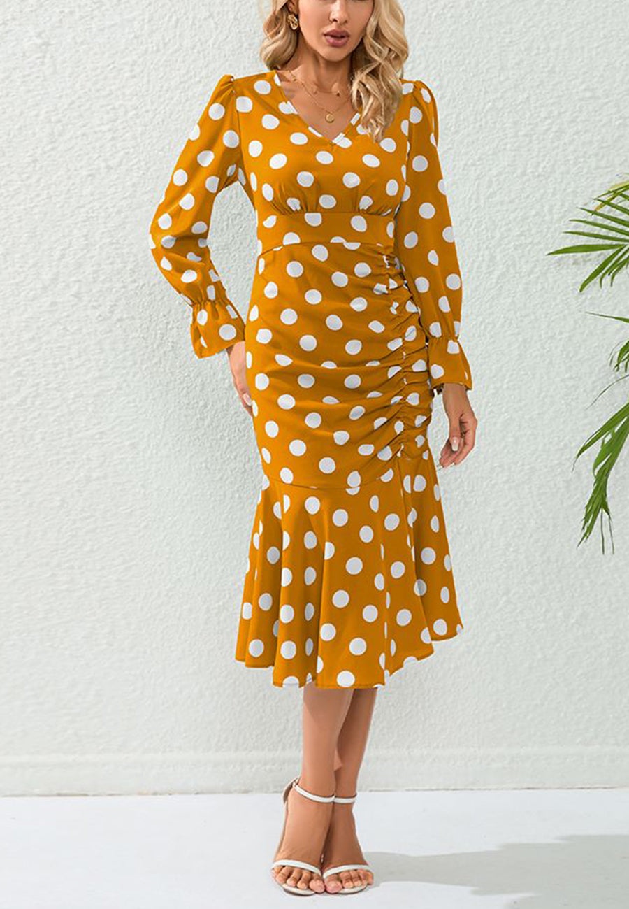 Vestido fruncido con estampado de lunares