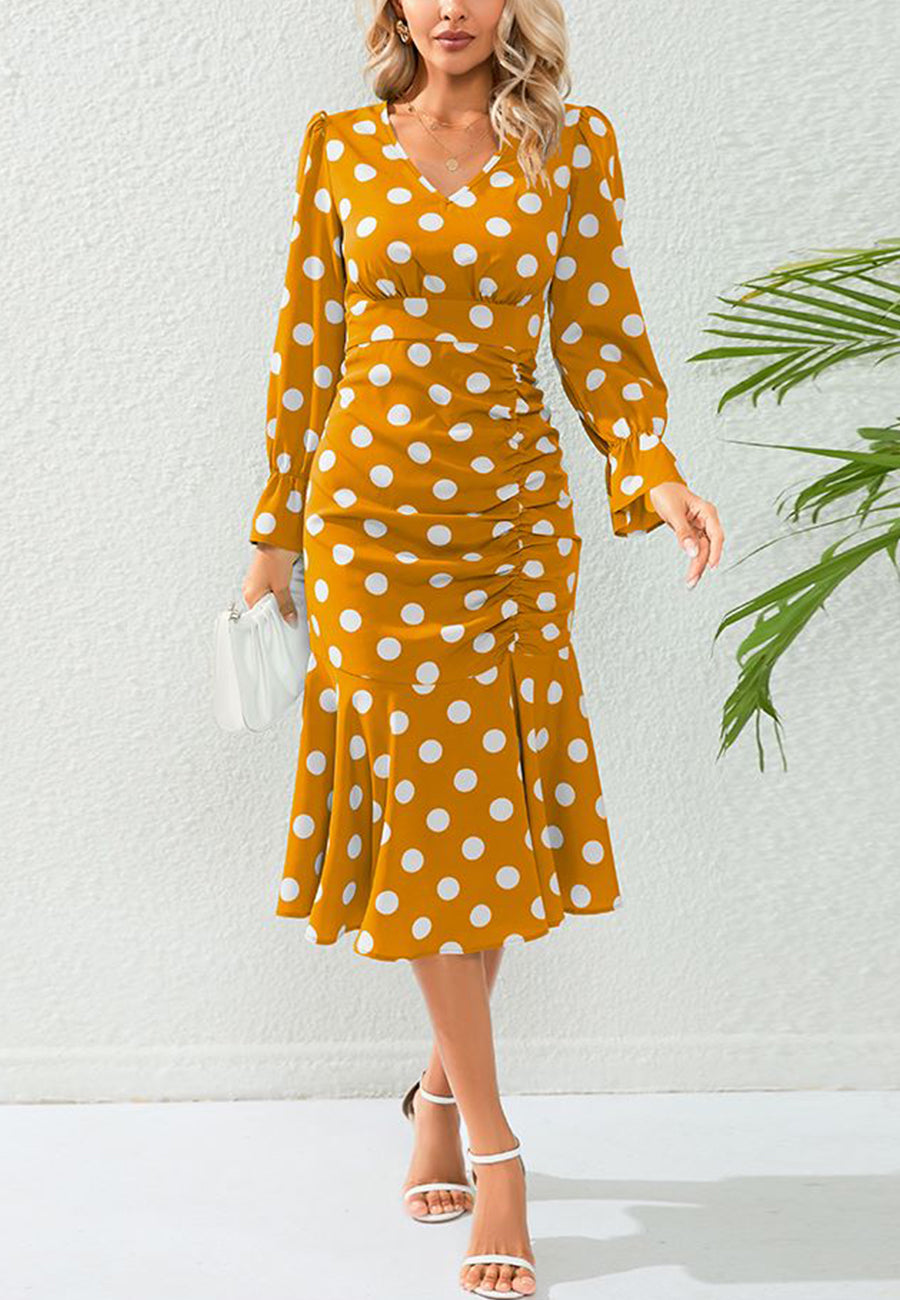 Vestido fruncido con estampado de lunares