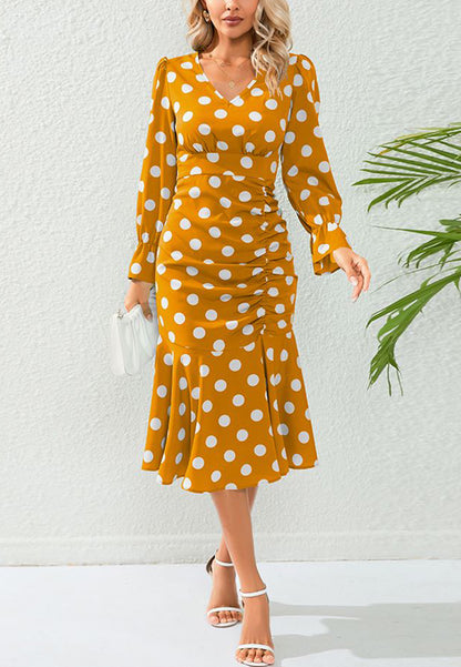 Vestido fruncido con estampado de lunares