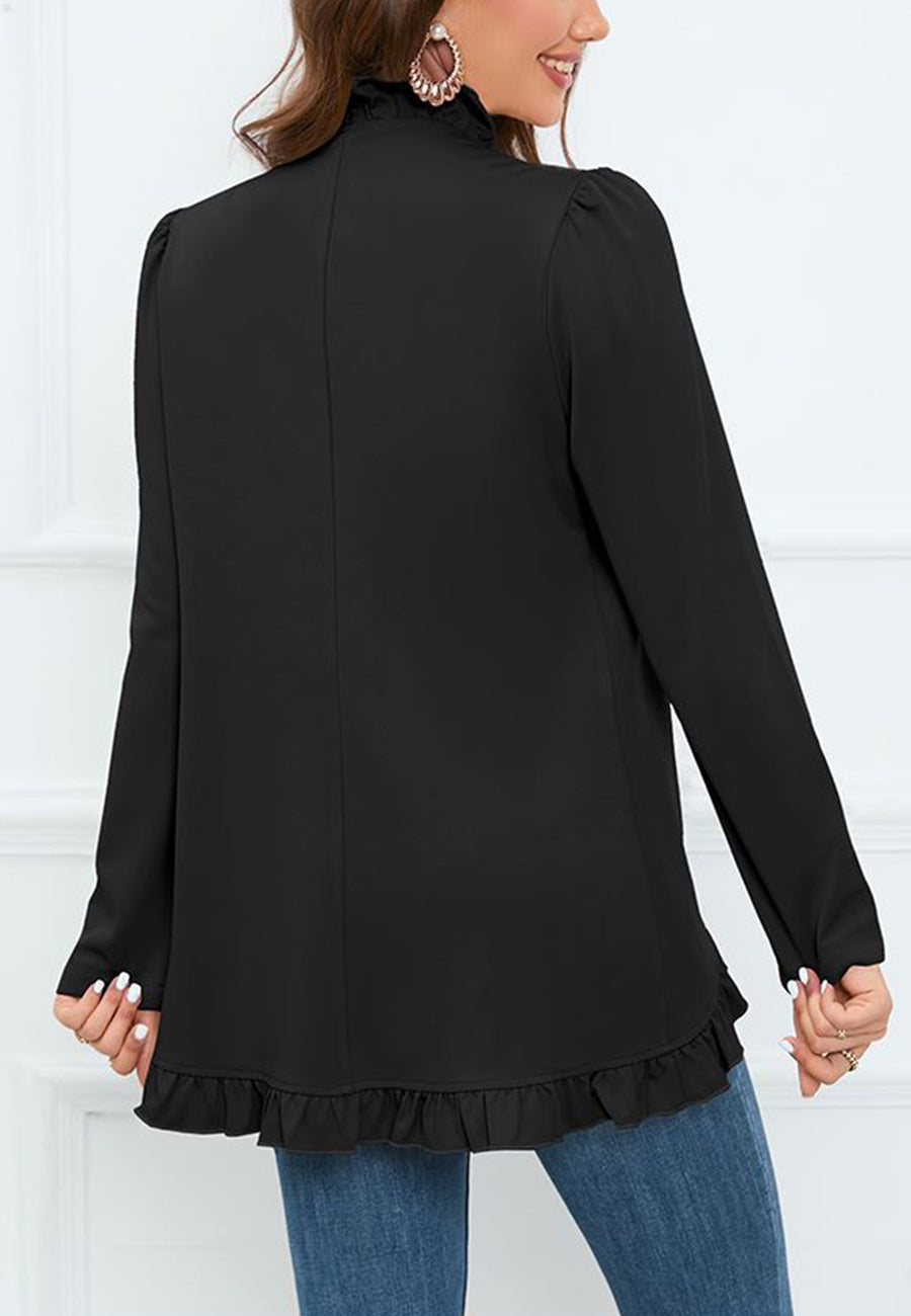 Abrigo con botones en contraste y ribete de volantes