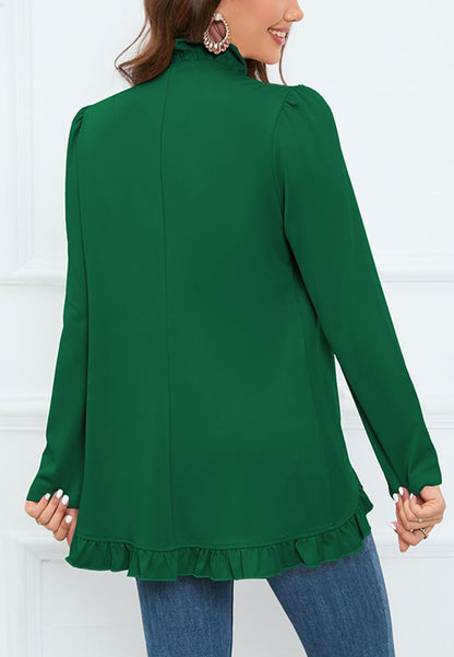 Abrigo con botones en contraste y ribete de volantes