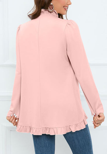 Abrigo con botones en contraste y ribete de volantes