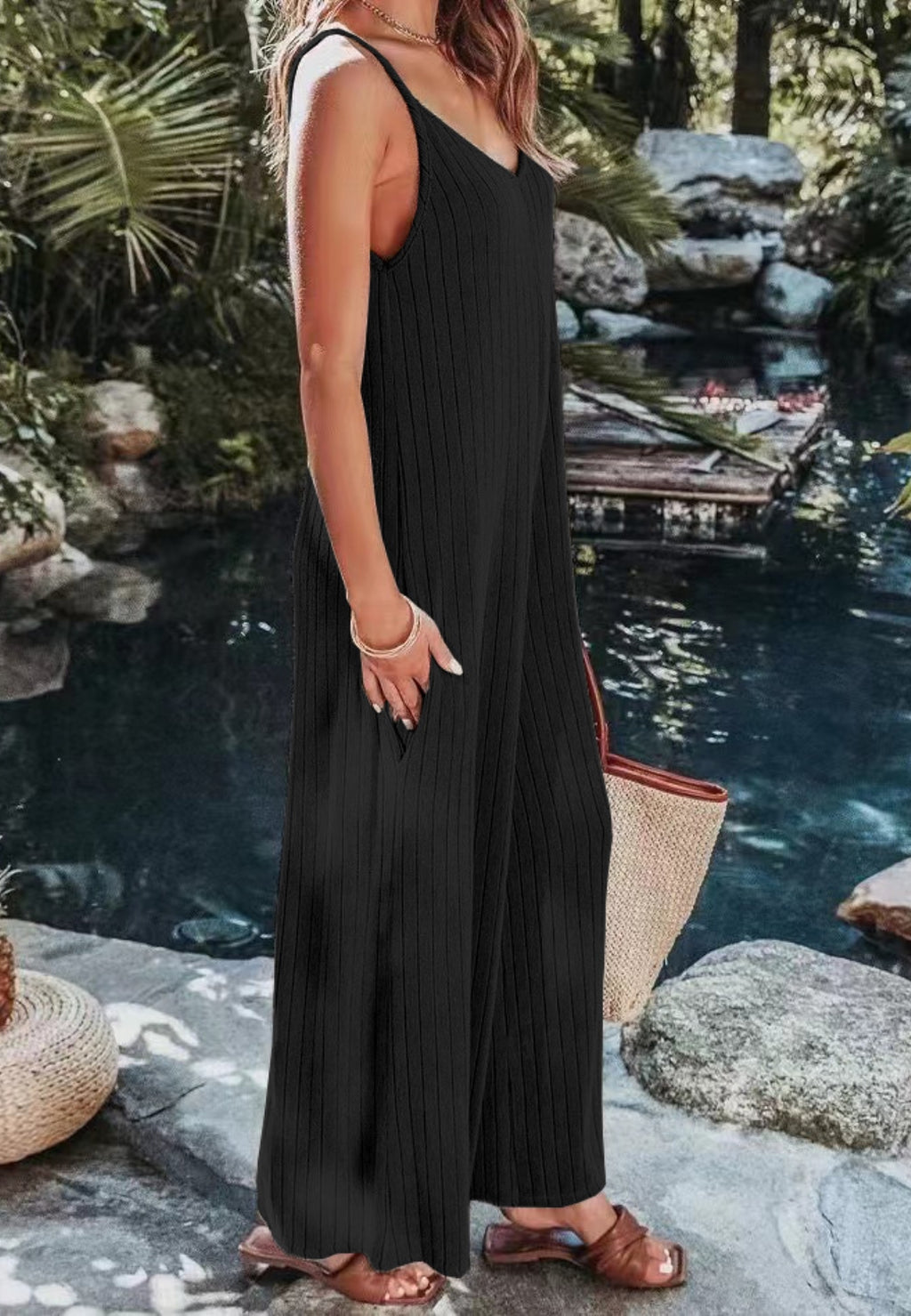 Vestido tipo mono con tirantes y estampado de rayas