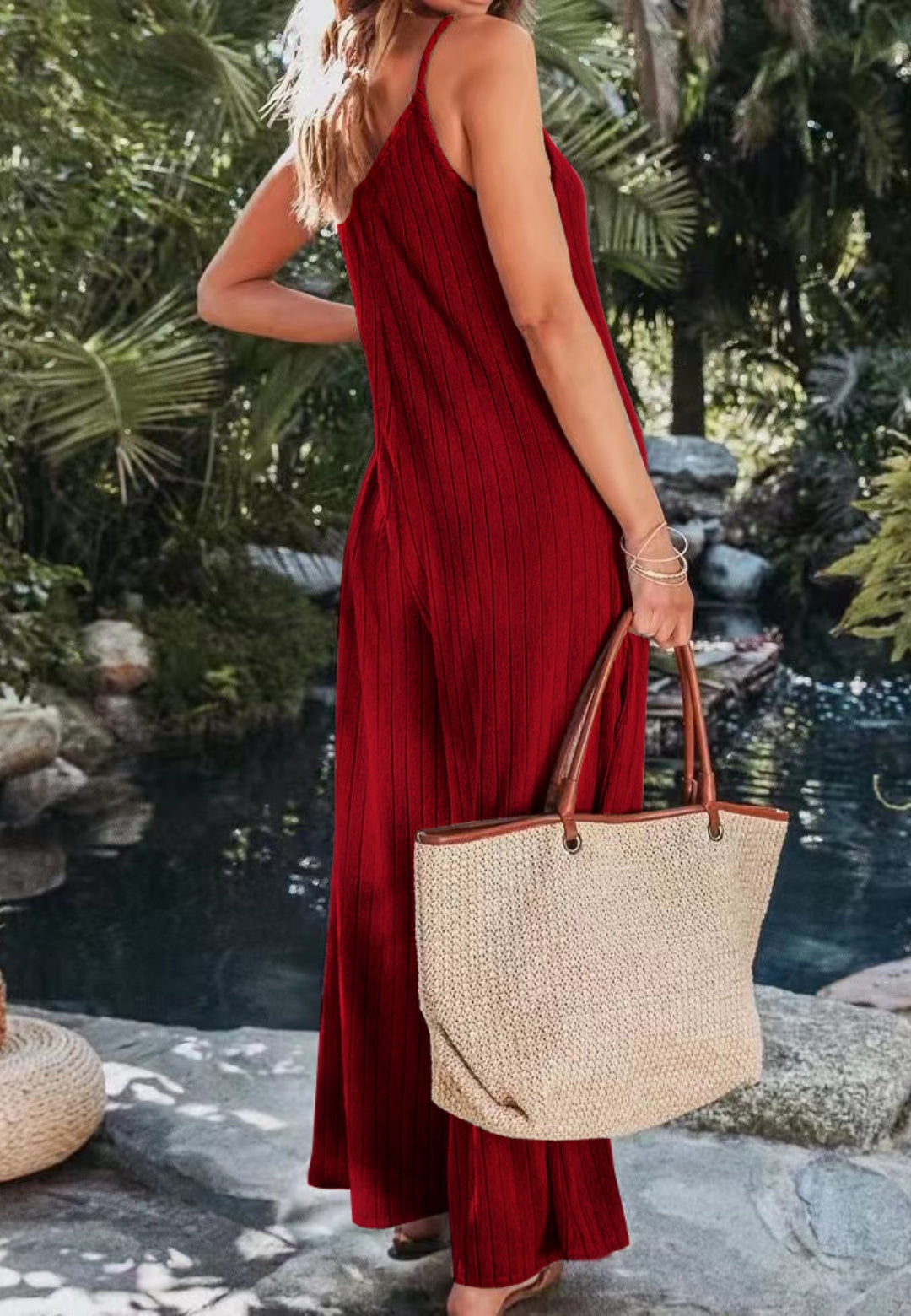 Vestido tipo mono con tirantes y estampado de rayas