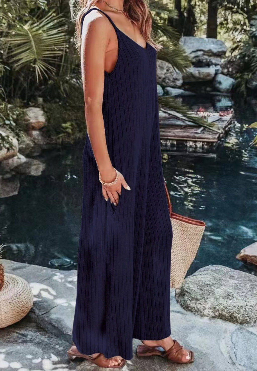 Vestido tipo mono con tirantes y estampado de rayas