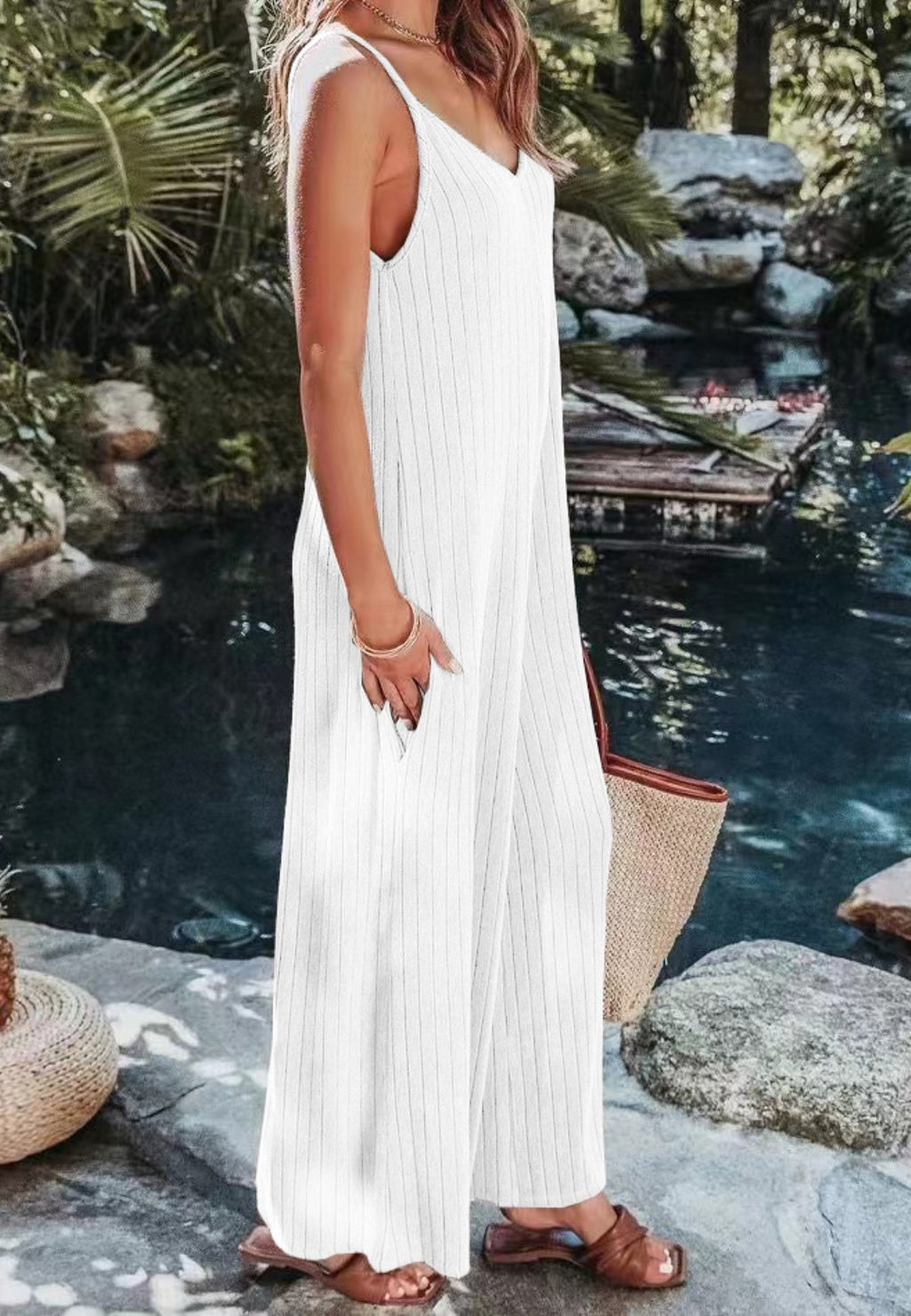 Vestido tipo mono con tirantes y estampado de rayas