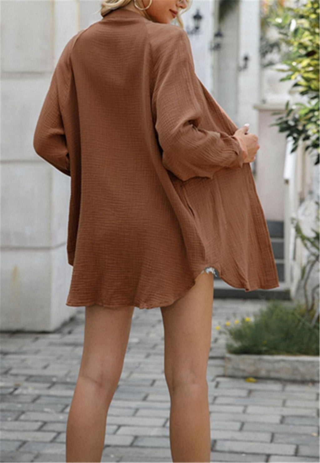 Blusa con botones y mangas holgadas
