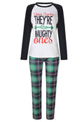 Conjunto de camiseta de béisbol y pantalón a cuadros