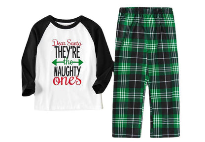 Conjunto de camiseta de béisbol y pantalón a cuadros