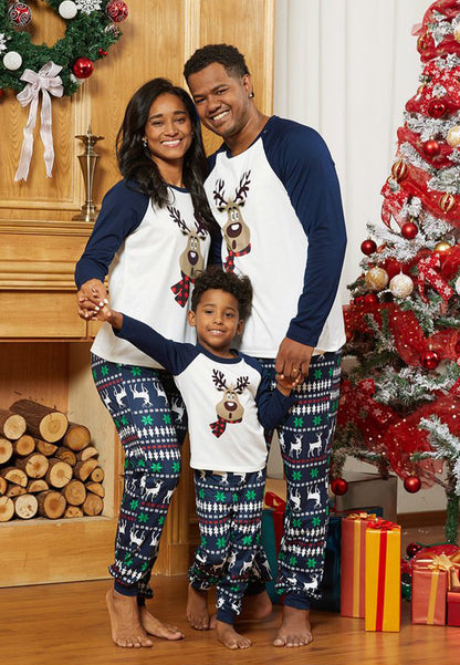 Pijama con diseño de renos