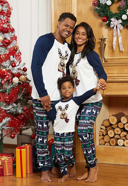 Pijama con diseño de renos