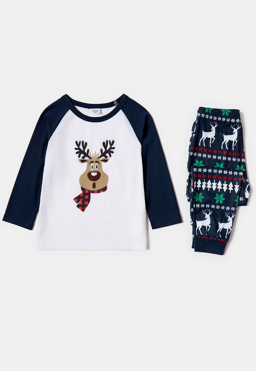 Pijama con diseño de renos