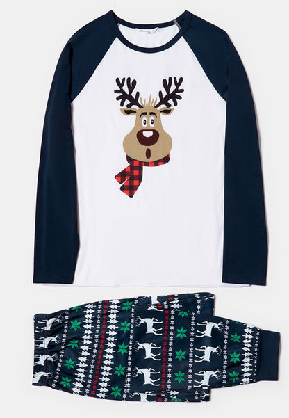Pijama con diseño de renos