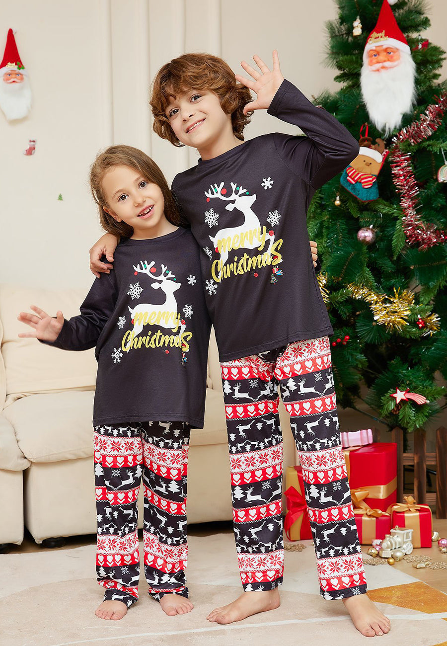 Conjunto de pijama navideño con renos en contraste