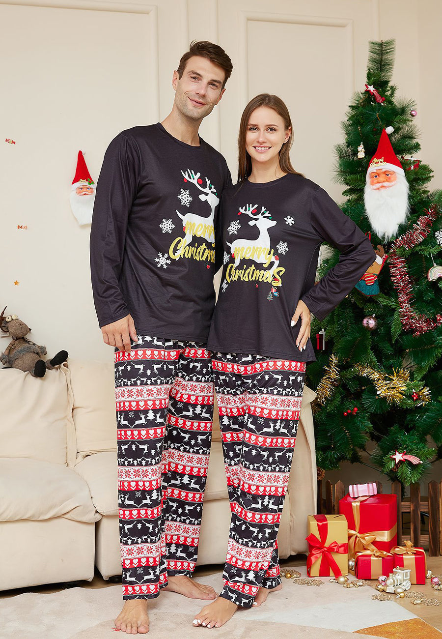 Conjunto de pijama navideño con renos en contraste