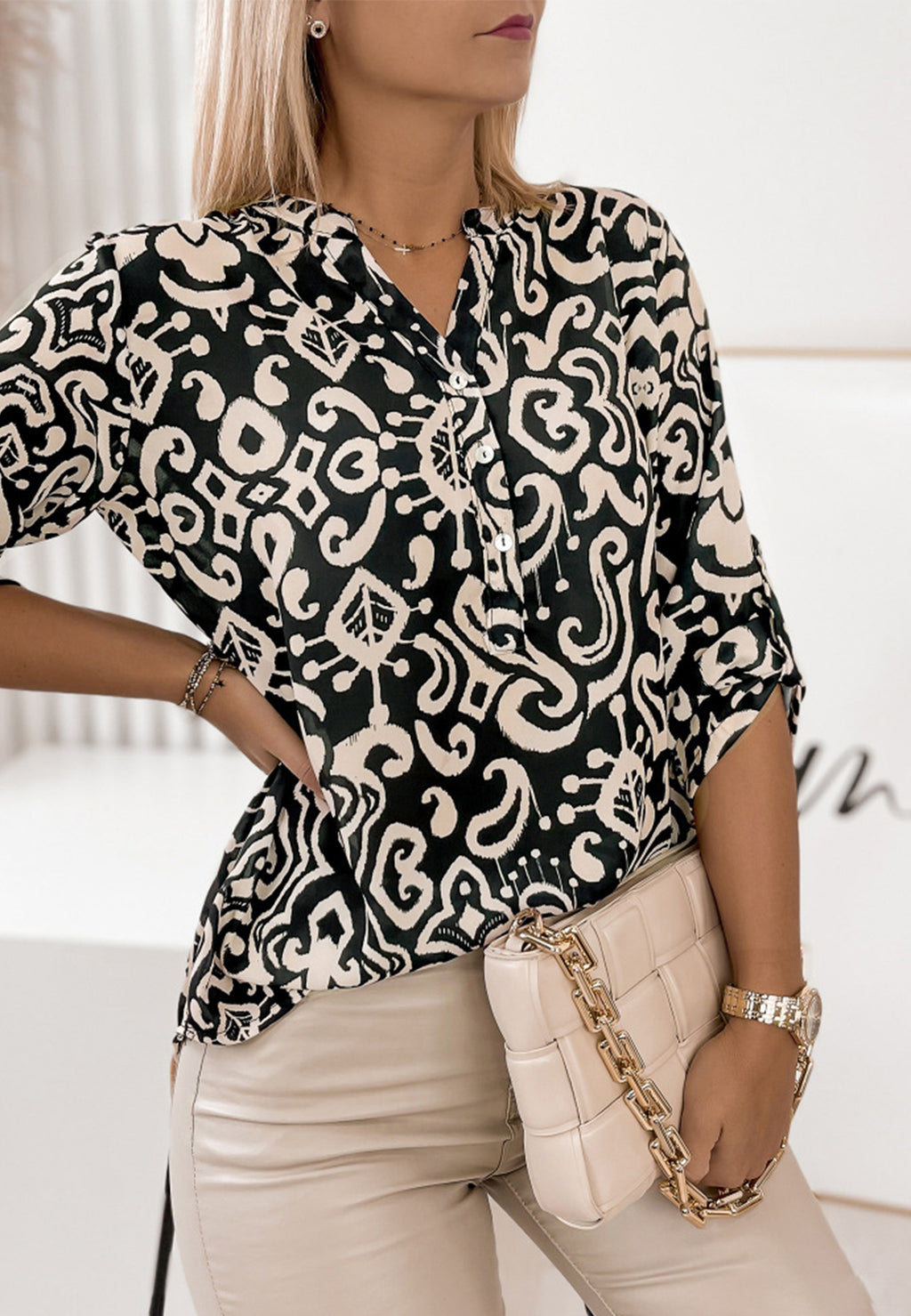 Blusa con cuello mandarín y mangas al codo