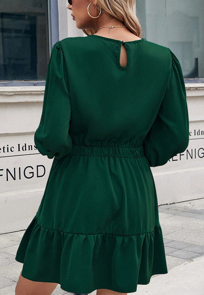 Vestido con mangas de obispo y dobladillo con volantes