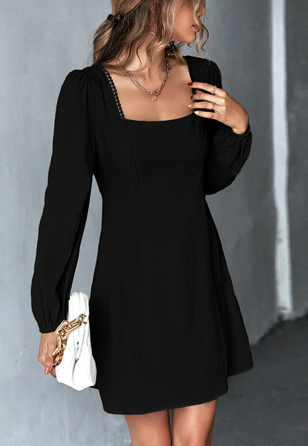 Vestido de escote cuadrado con ribete de crochet