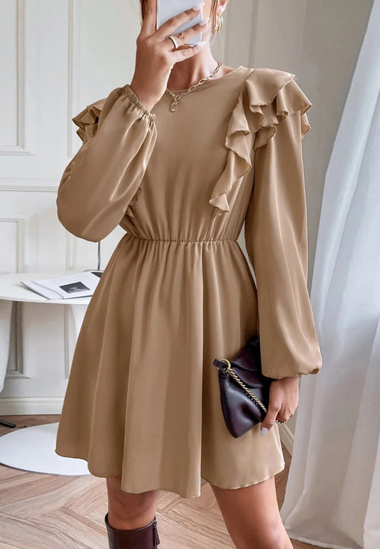 Vestido con hombros con volantes escalonados
