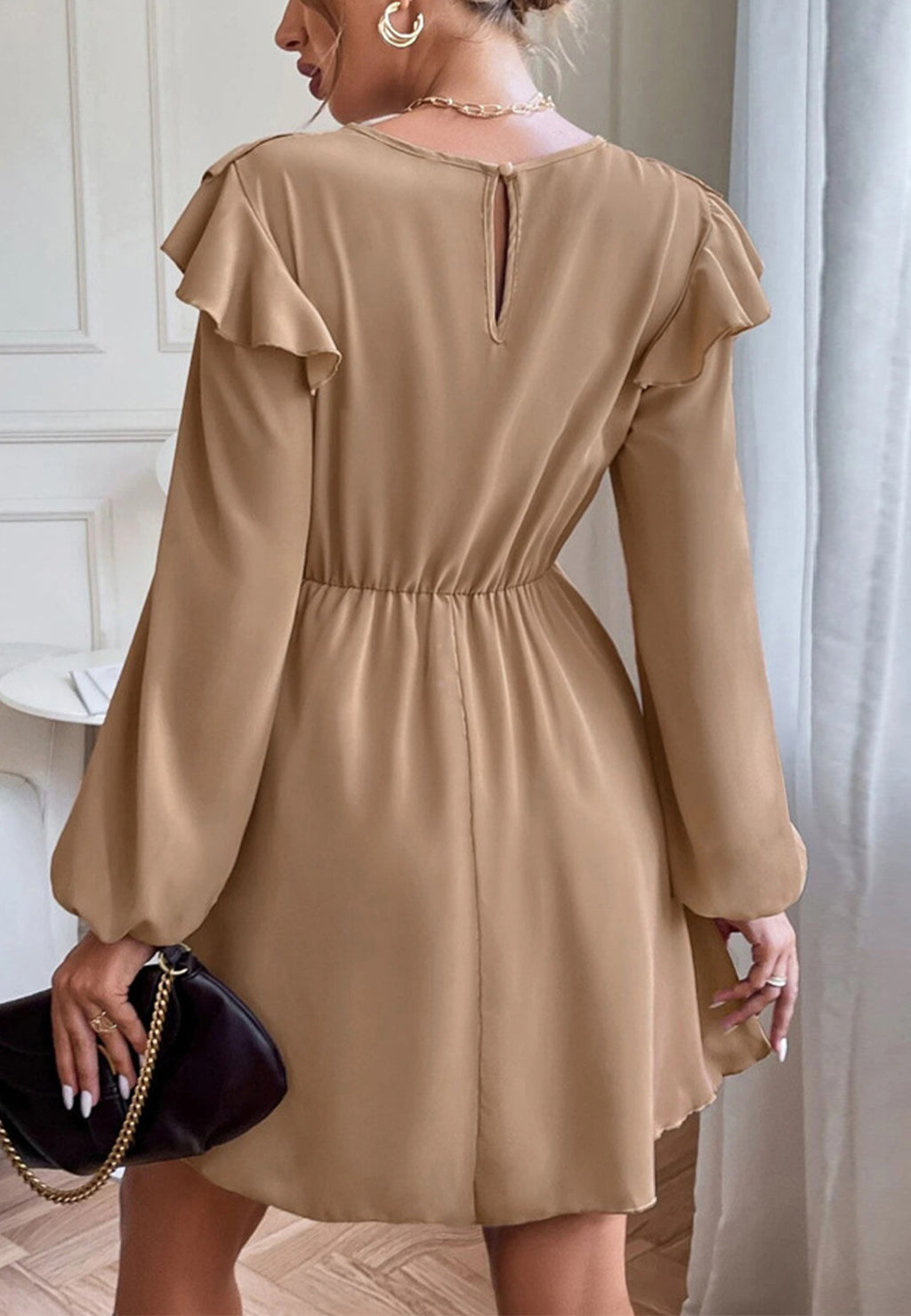 Vestido con hombros con volantes escalonados