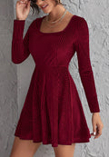 Vestido skater texturizado con escote cuadrado