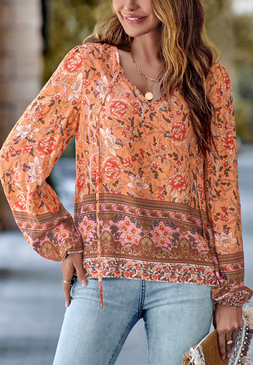 Blusa bohemia con estampado floral y lazo en el cuello multicolor