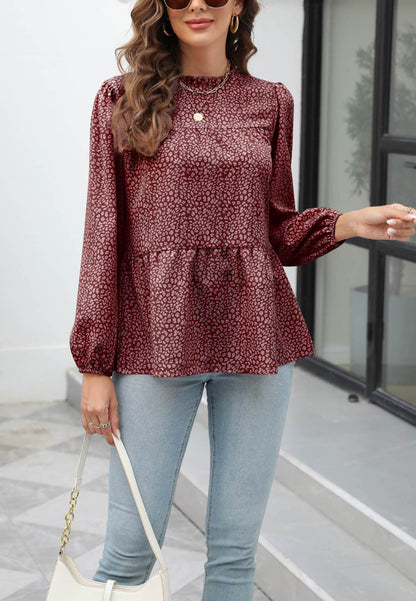 Blusa con cuello con volantes y estampado animal