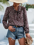 Blusa de manga larga con escote en V y lazo