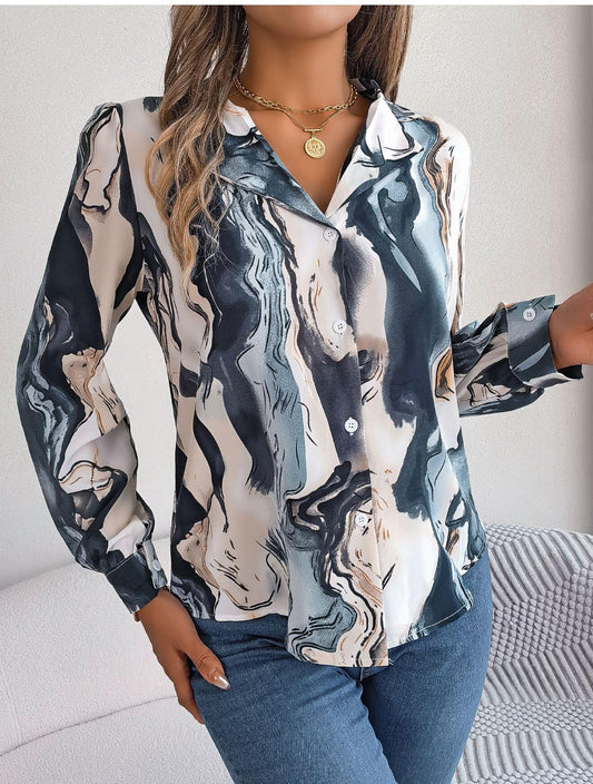 Camisa con botones y estampado abstracto
