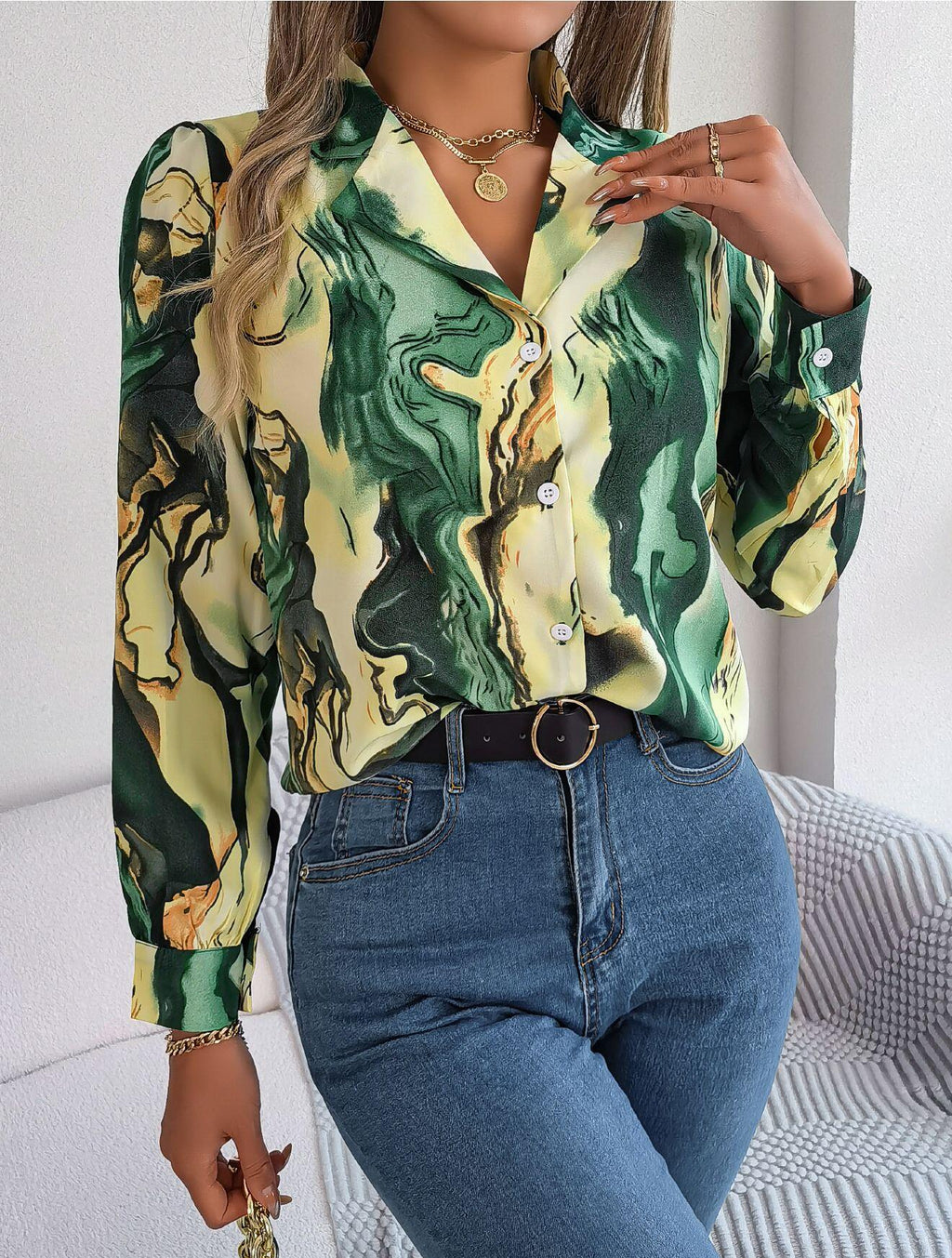 Camisa con botones y estampado abstracto