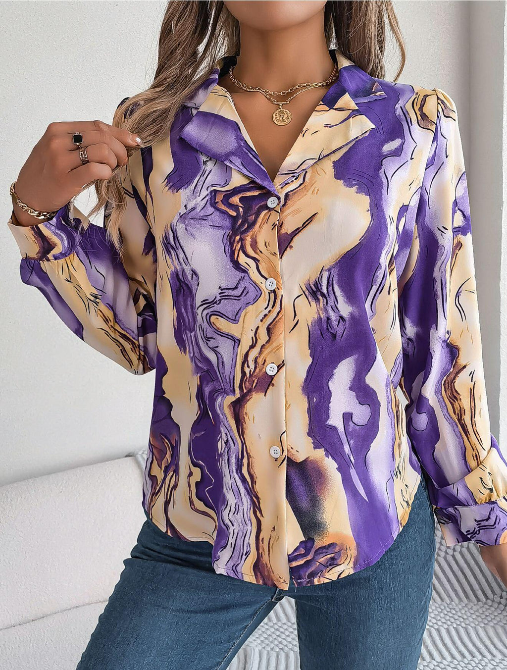 Camisa con botones y estampado abstracto