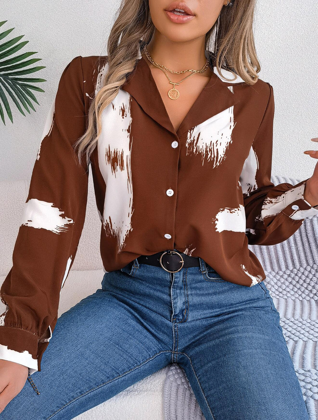 Camisa con cuello abotonado y estampado de pincel