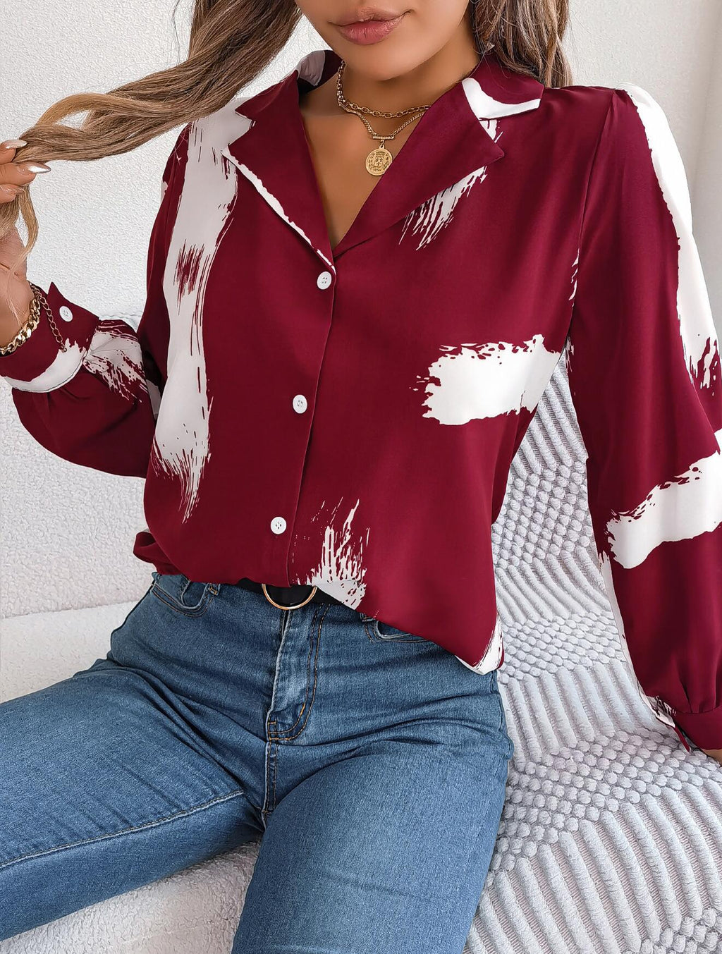 Camisa con cuello abotonado y estampado de pincel