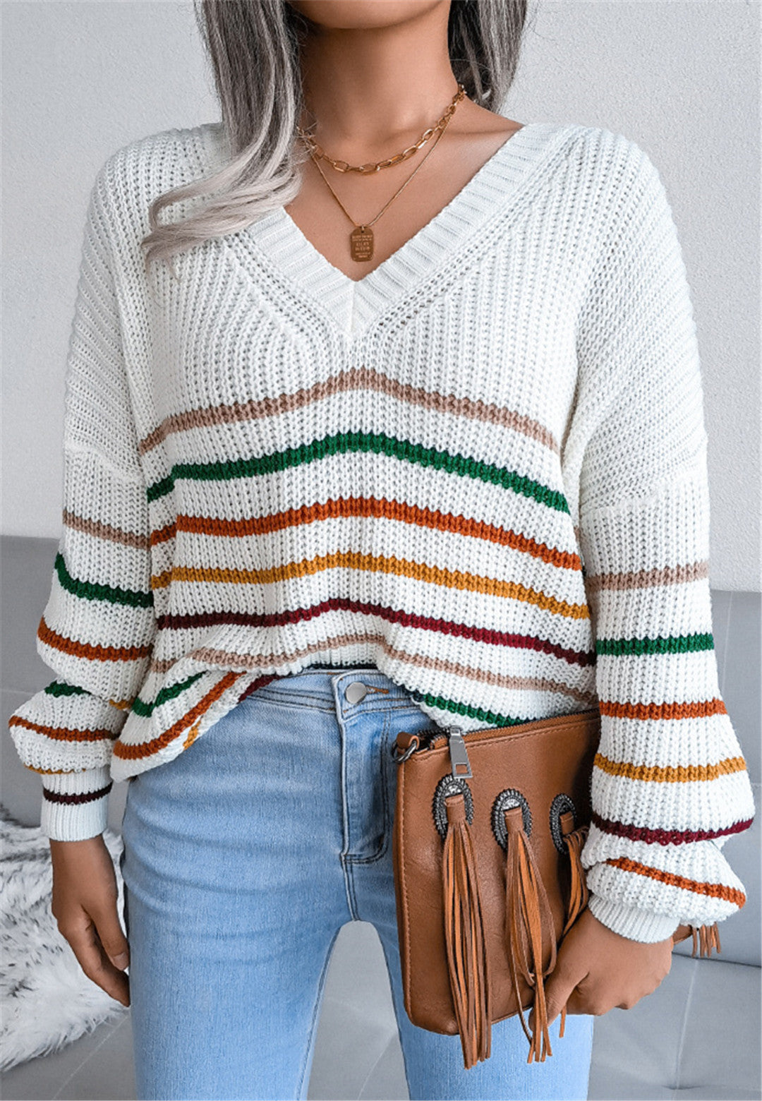 Suéter con cuello en V y diseño de rayas multicolor