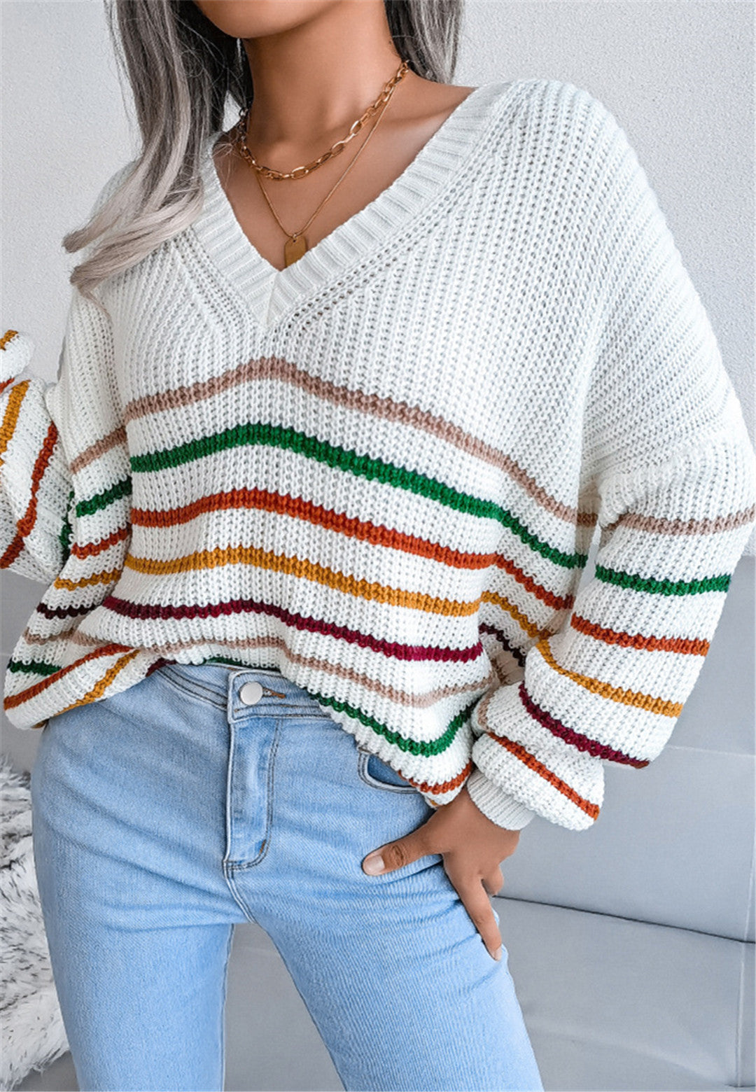 Suéter con cuello en V y diseño de rayas multicolor