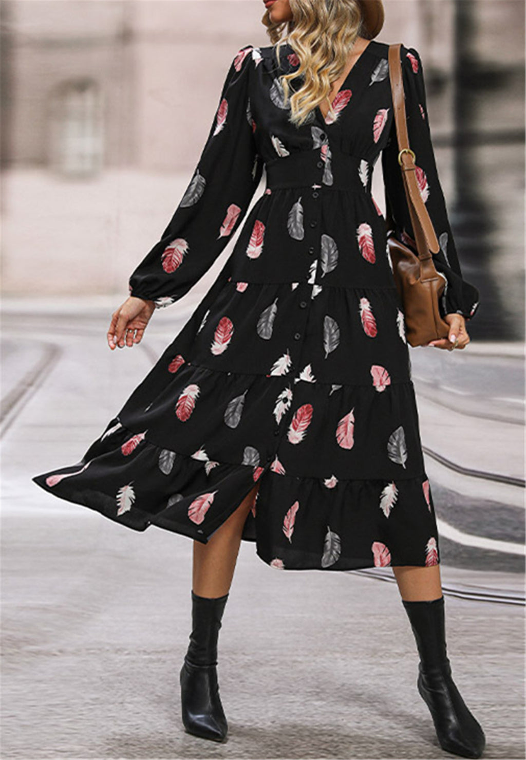 Vestido con botones en la parte delantera y estampado de plumas
