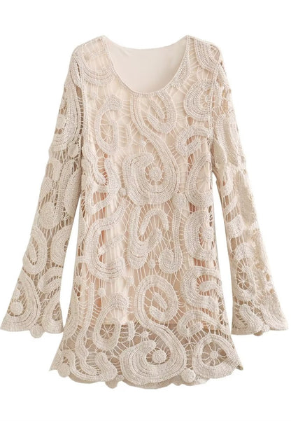 Minivestido de crochet con escote redondo