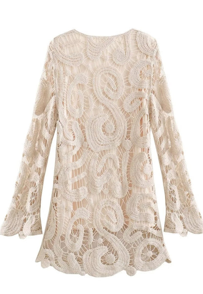 Minivestido de crochet con escote redondo