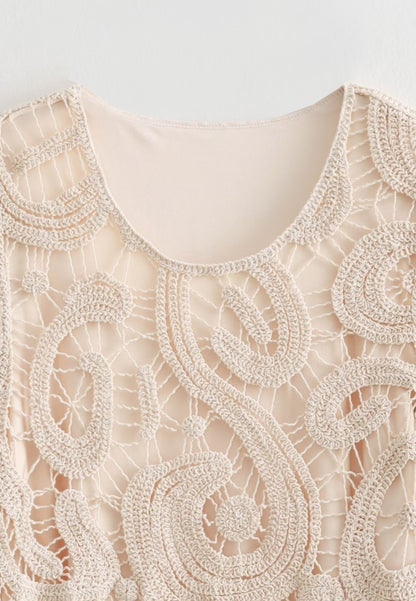 Minivestido de crochet con escote redondo