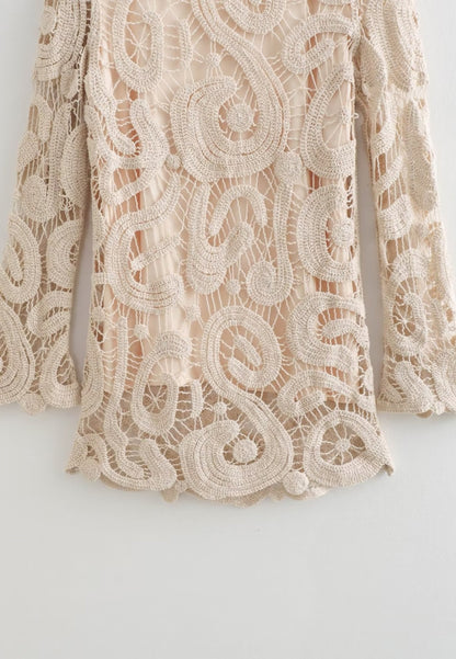 Minivestido de crochet con escote redondo