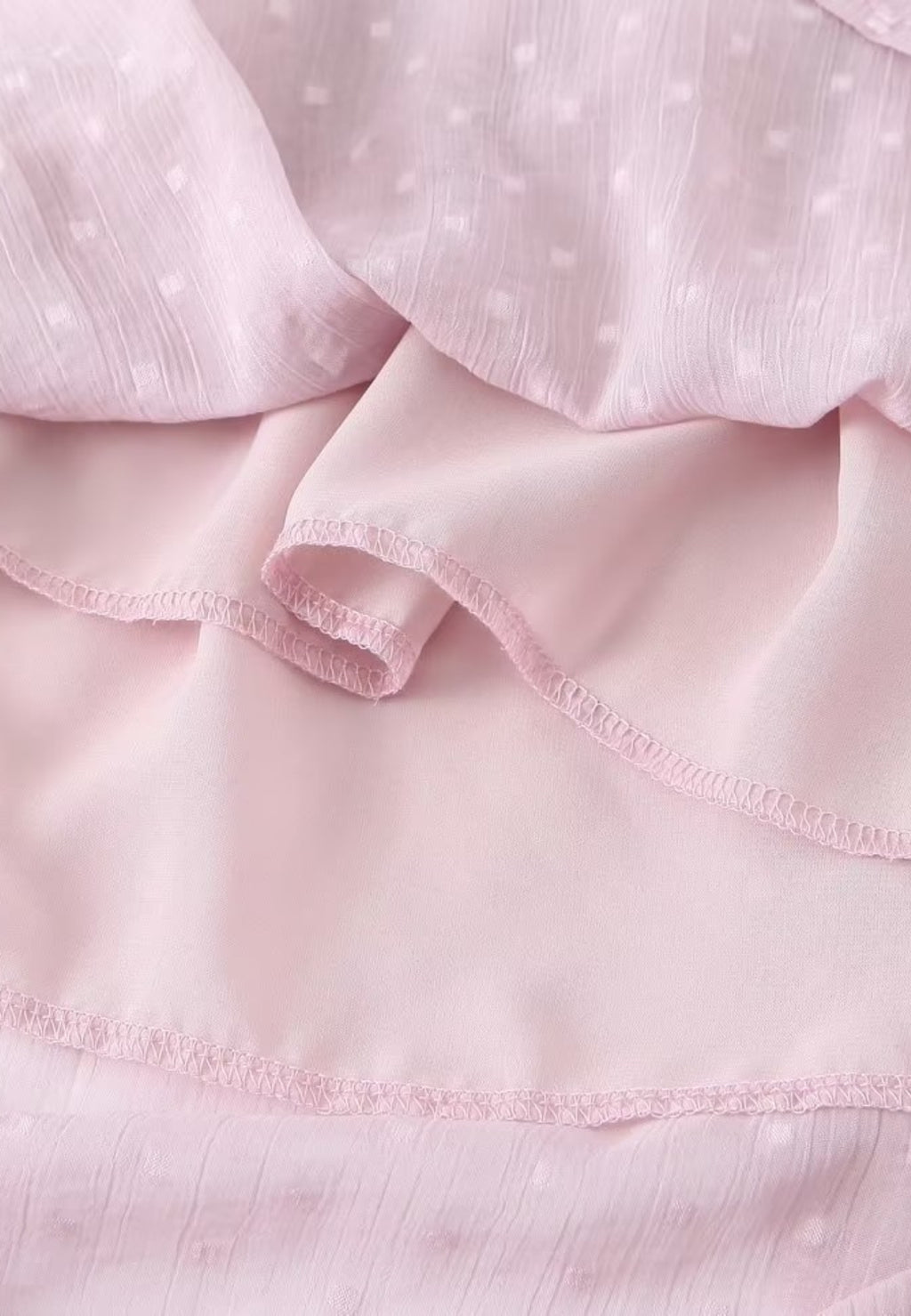 Vestido fruncido con hombros fruncidos