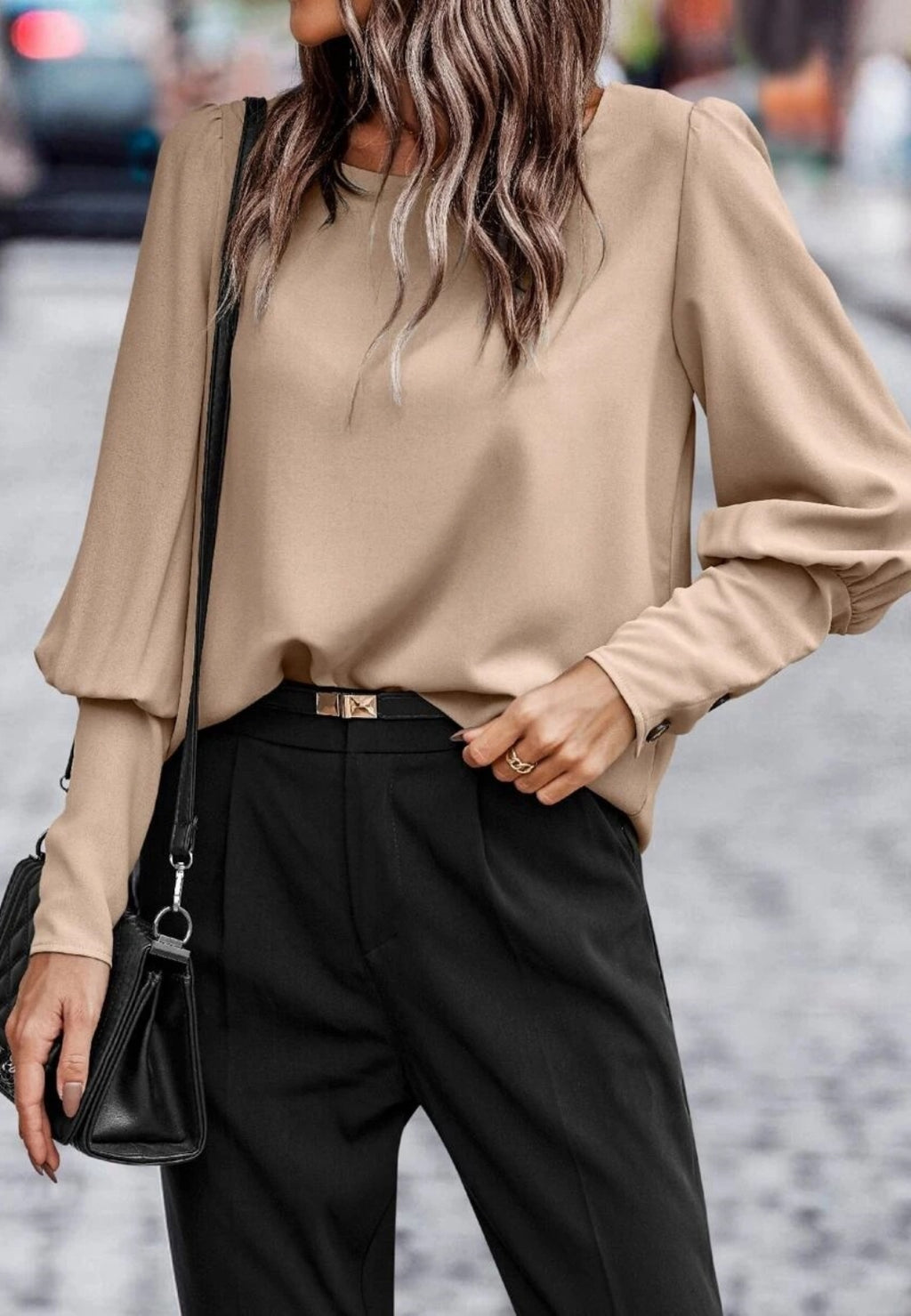 Blusa con botones en la espalda y mangas gigot