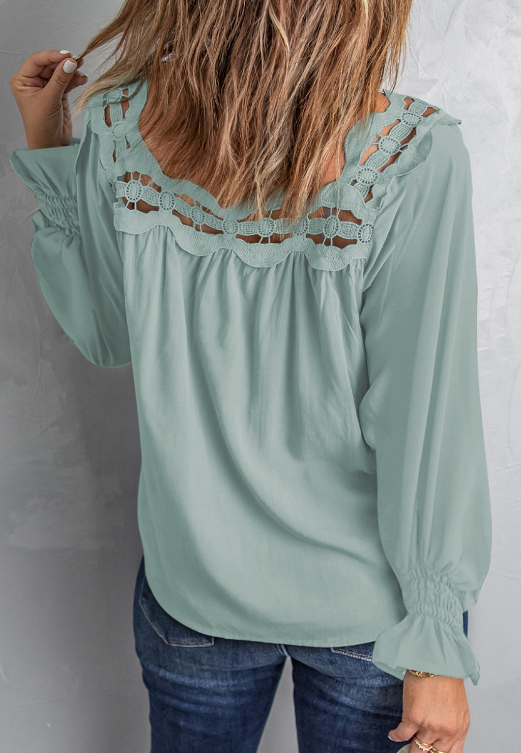Top de crochet con escote cuadrado festoneado