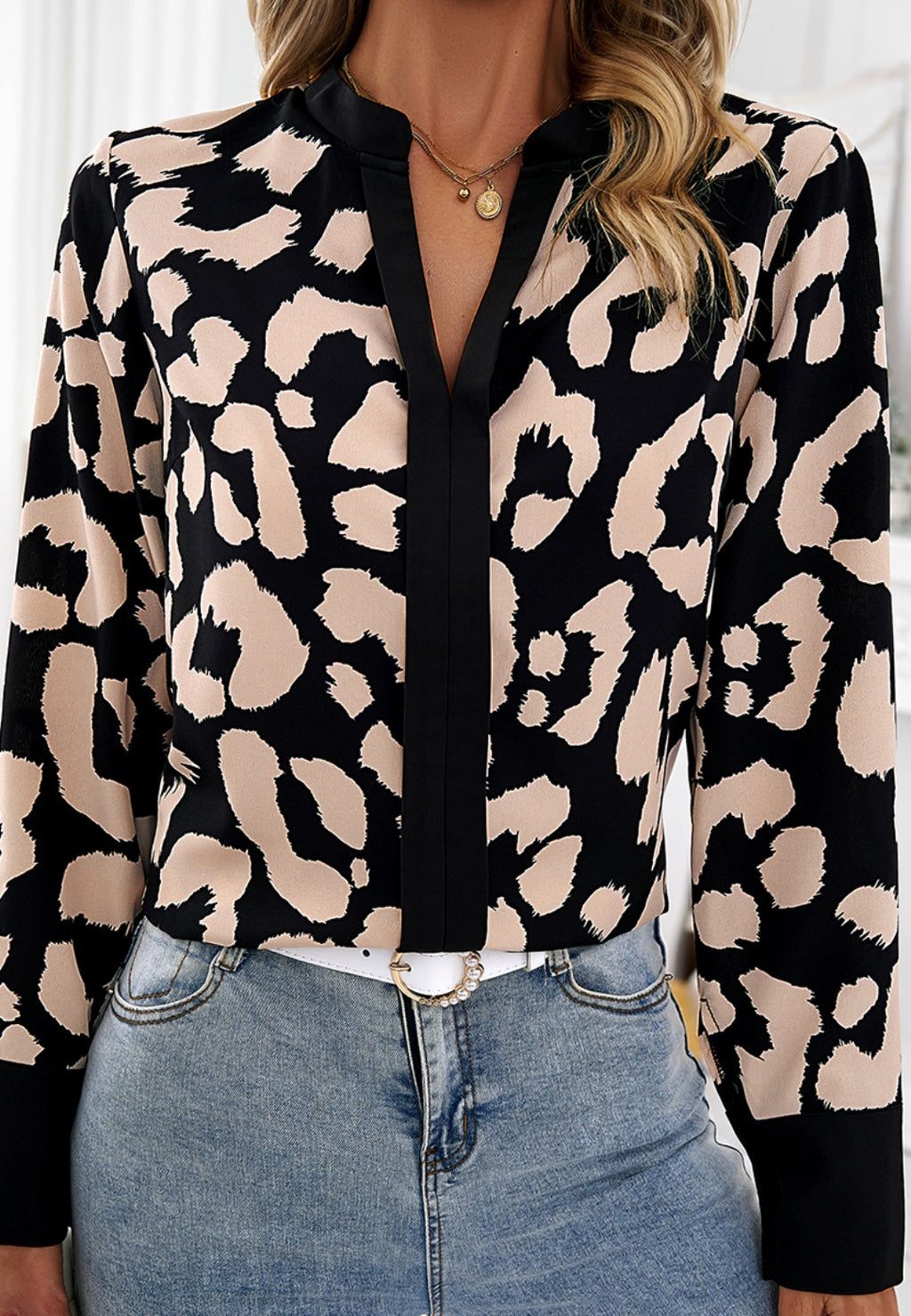 Blusa de cuello mandarín con estampado de leopardo
