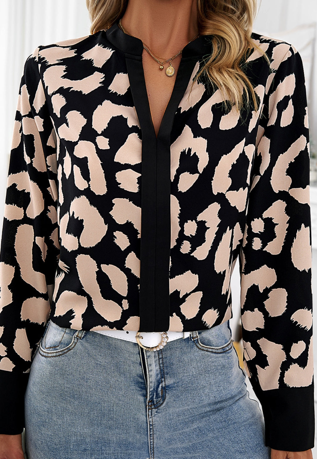 Blusa de cuello mandarín con estampado de leopardo