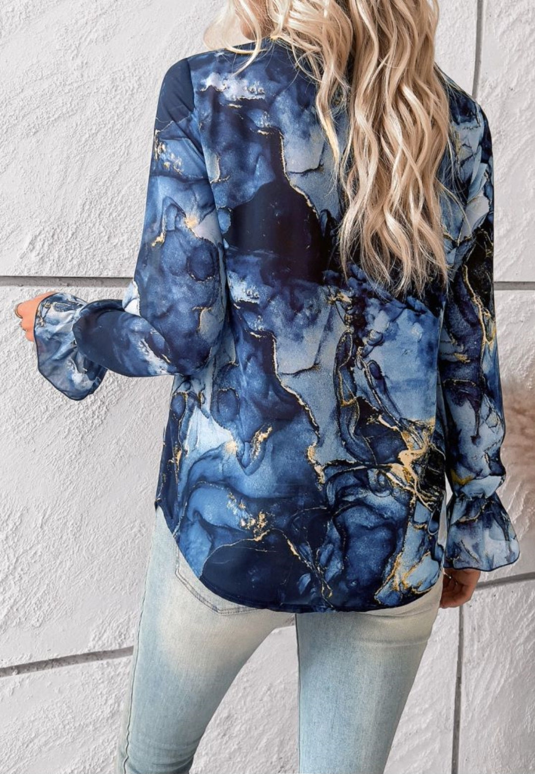 Blusa de manga larga con volantes y escote en V con encaje