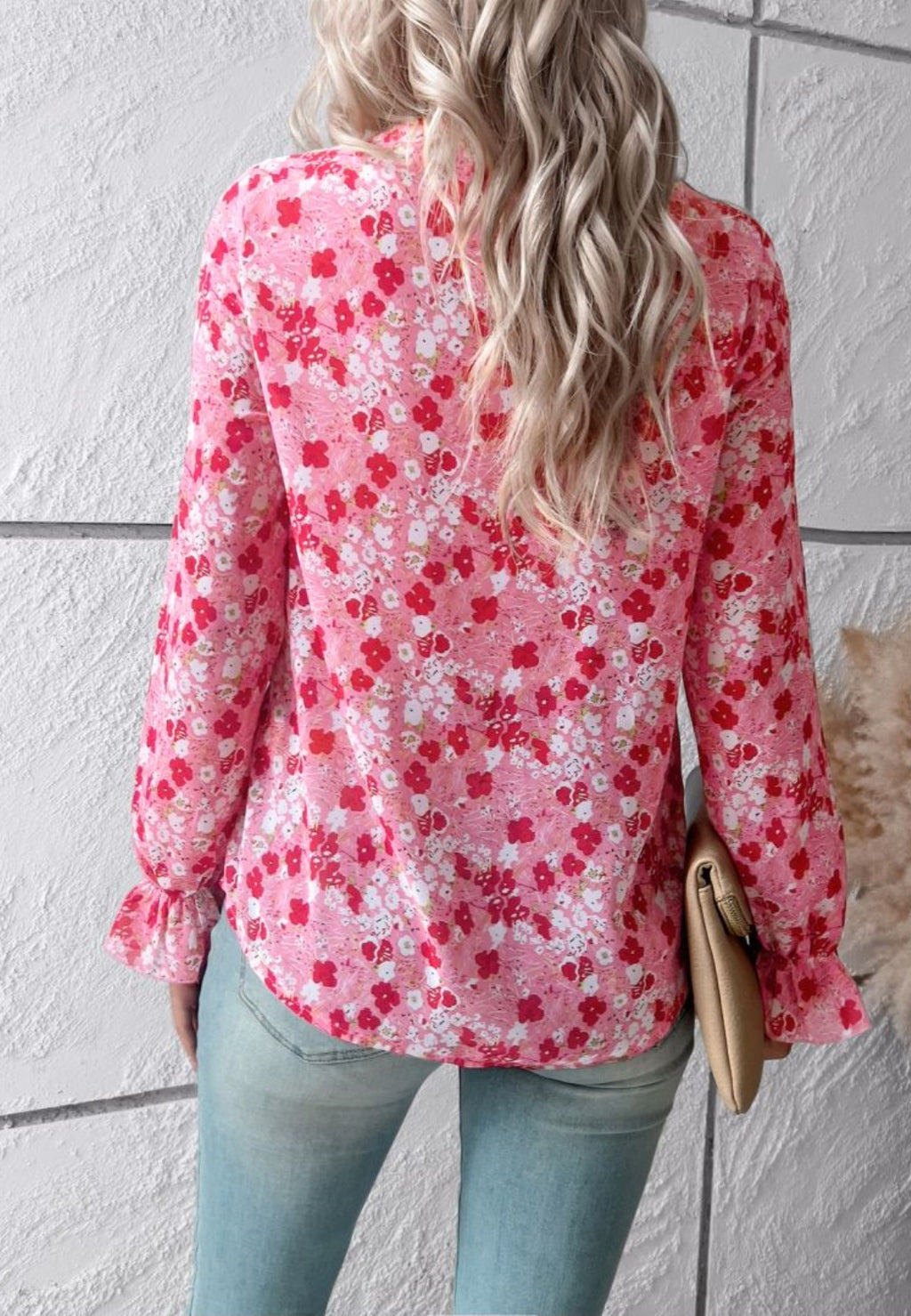 Blusa de manga larga con volantes y escote en V con encaje