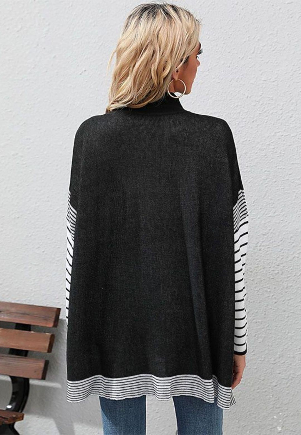 Suéter tipo túnica con mangas a rayas y puños estilo dolman