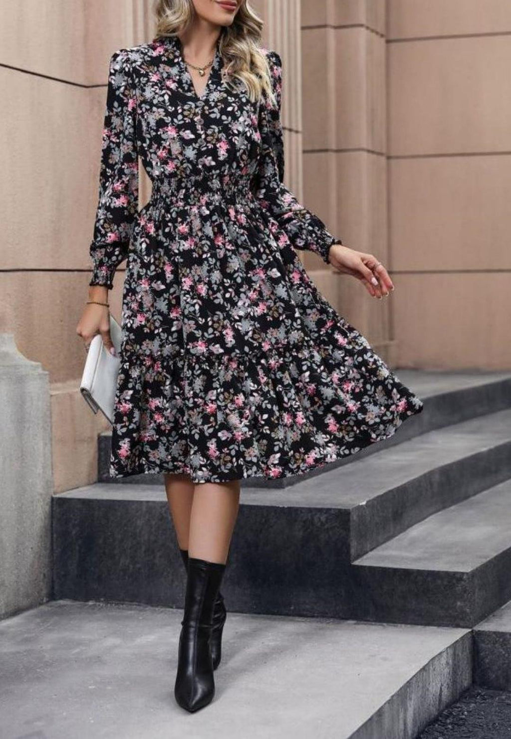 Vestido midi con escote en V con muescas, detalle de botones, mangas abullonadas y volantes